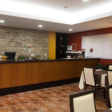 Pensao Suissa Hotel Вале де Камбра Екстериор снимка