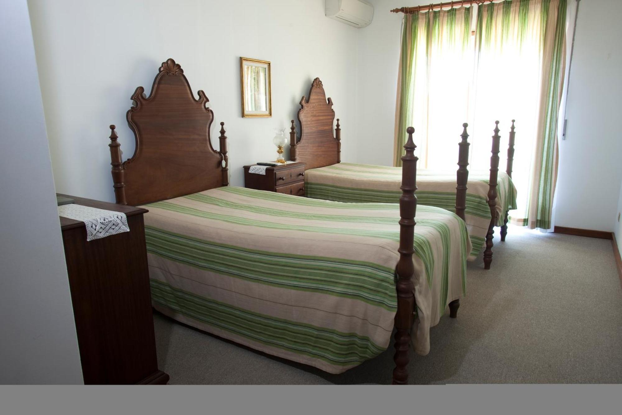 Pensao Suissa Hotel Вале де Камбра Стая снимка
