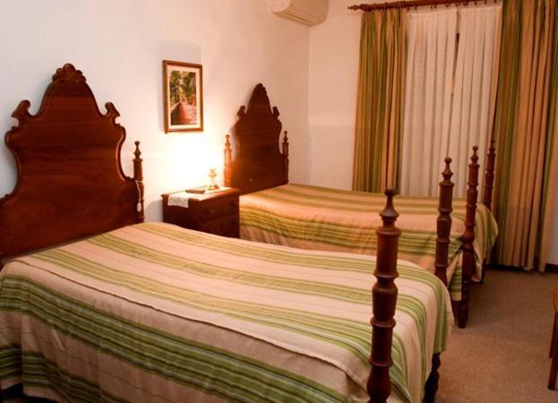 Pensao Suissa Hotel Вале де Камбра Екстериор снимка