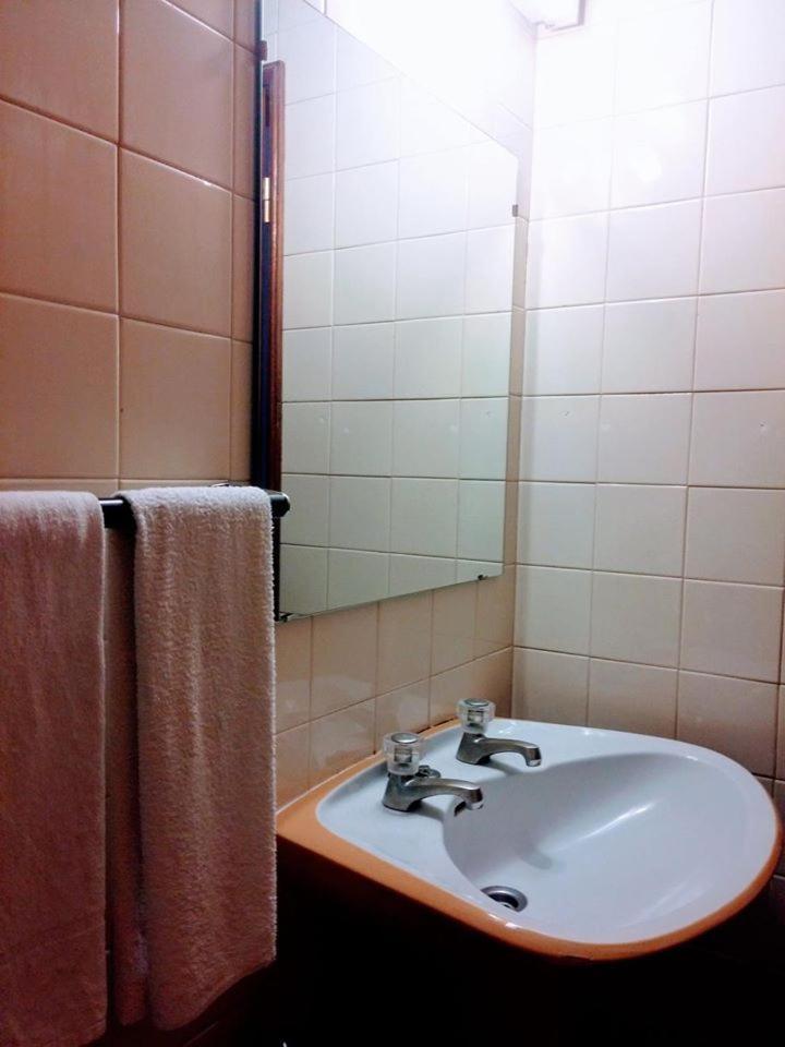 Pensao Suissa Hotel Вале де Камбра Екстериор снимка