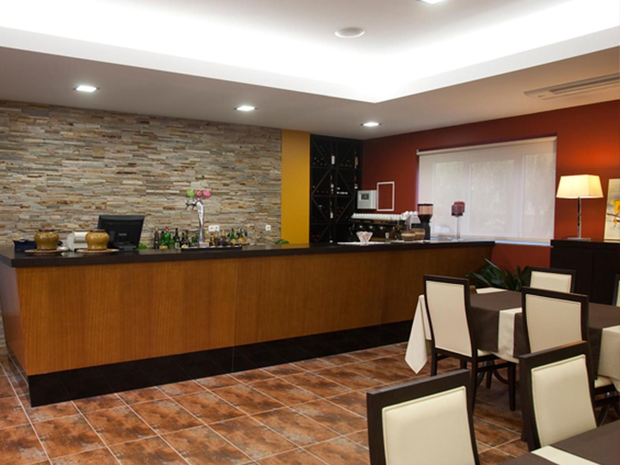 Pensao Suissa Hotel Вале де Камбра Екстериор снимка