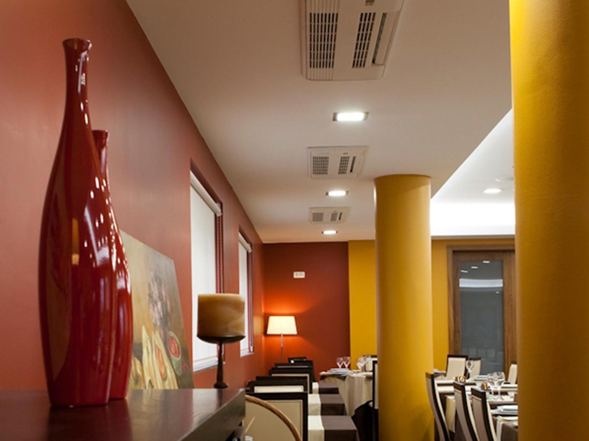 Pensao Suissa Hotel Вале де Камбра Екстериор снимка