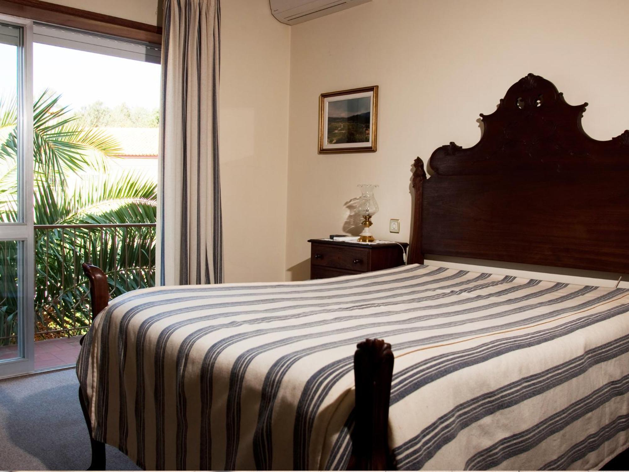 Pensao Suissa Hotel Вале де Камбра Екстериор снимка