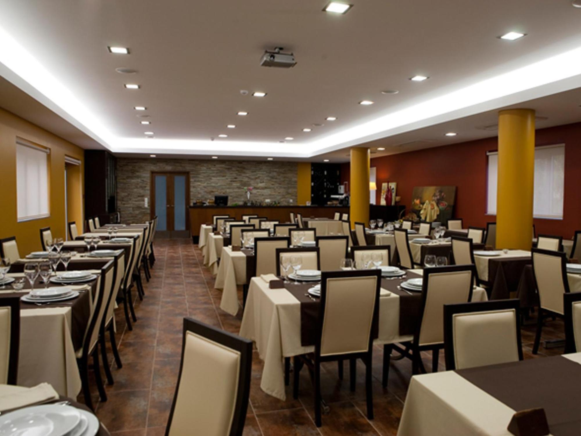 Pensao Suissa Hotel Вале де Камбра Екстериор снимка
